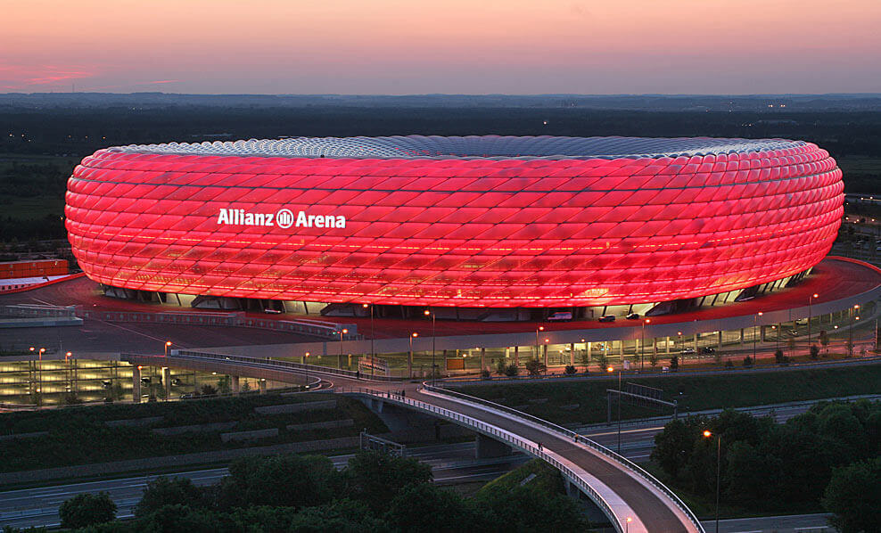 Podświetlony stadion w Monachium