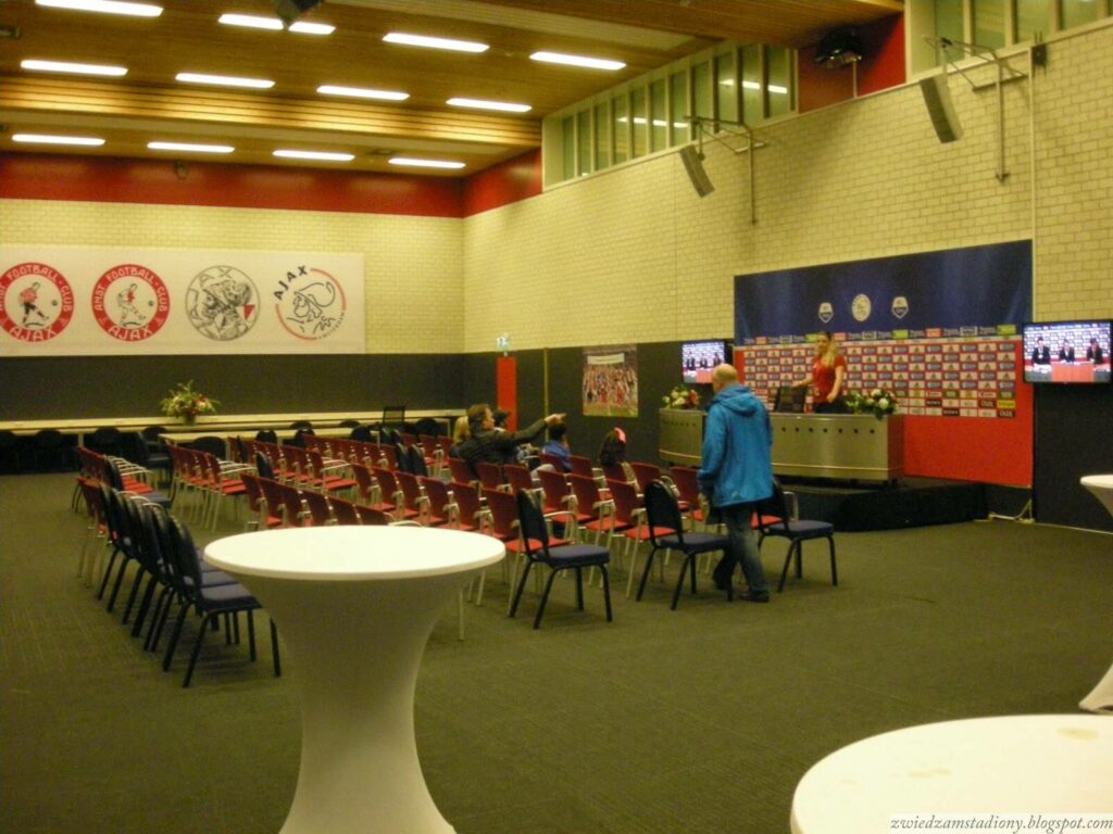 sala konferencyjna na stadionie w Amsterdamie