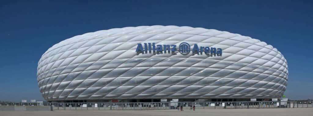Fasada stadionu w Monachium