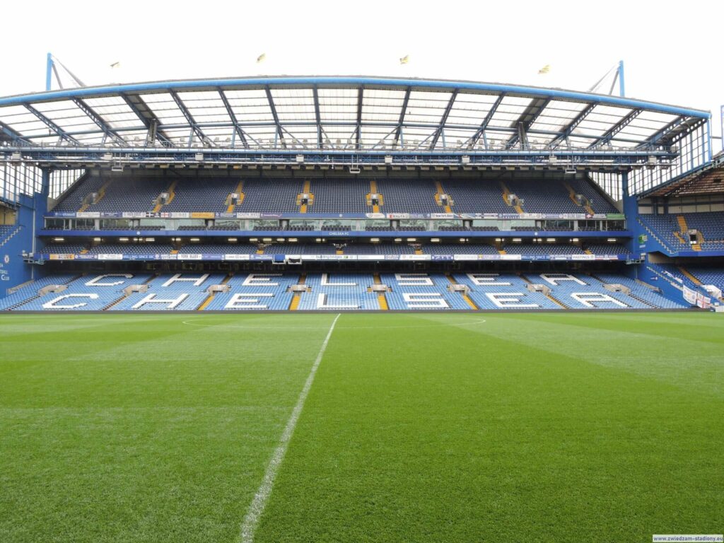 Widok na murawę stadionu Chelsea Londyn