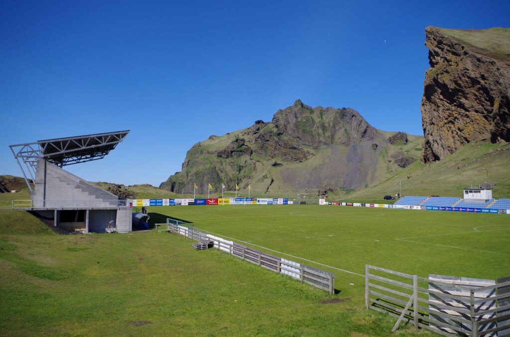 Hásteinsvöllur, Islandia - stadiony na wyspach